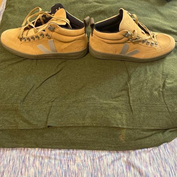 Mens size 10 suede VEJA boots main image 4